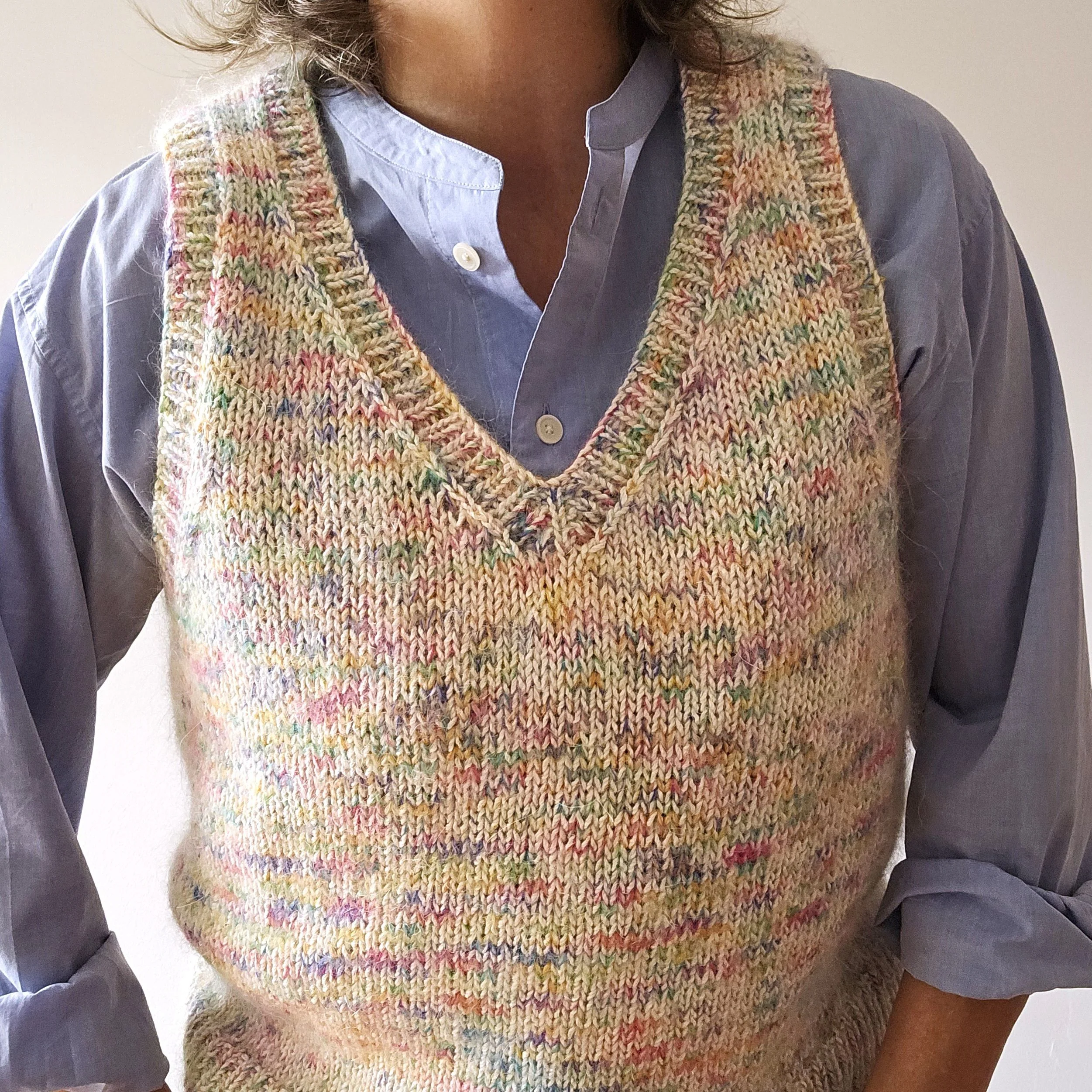 Betty Vibrant - Vest - Image 5