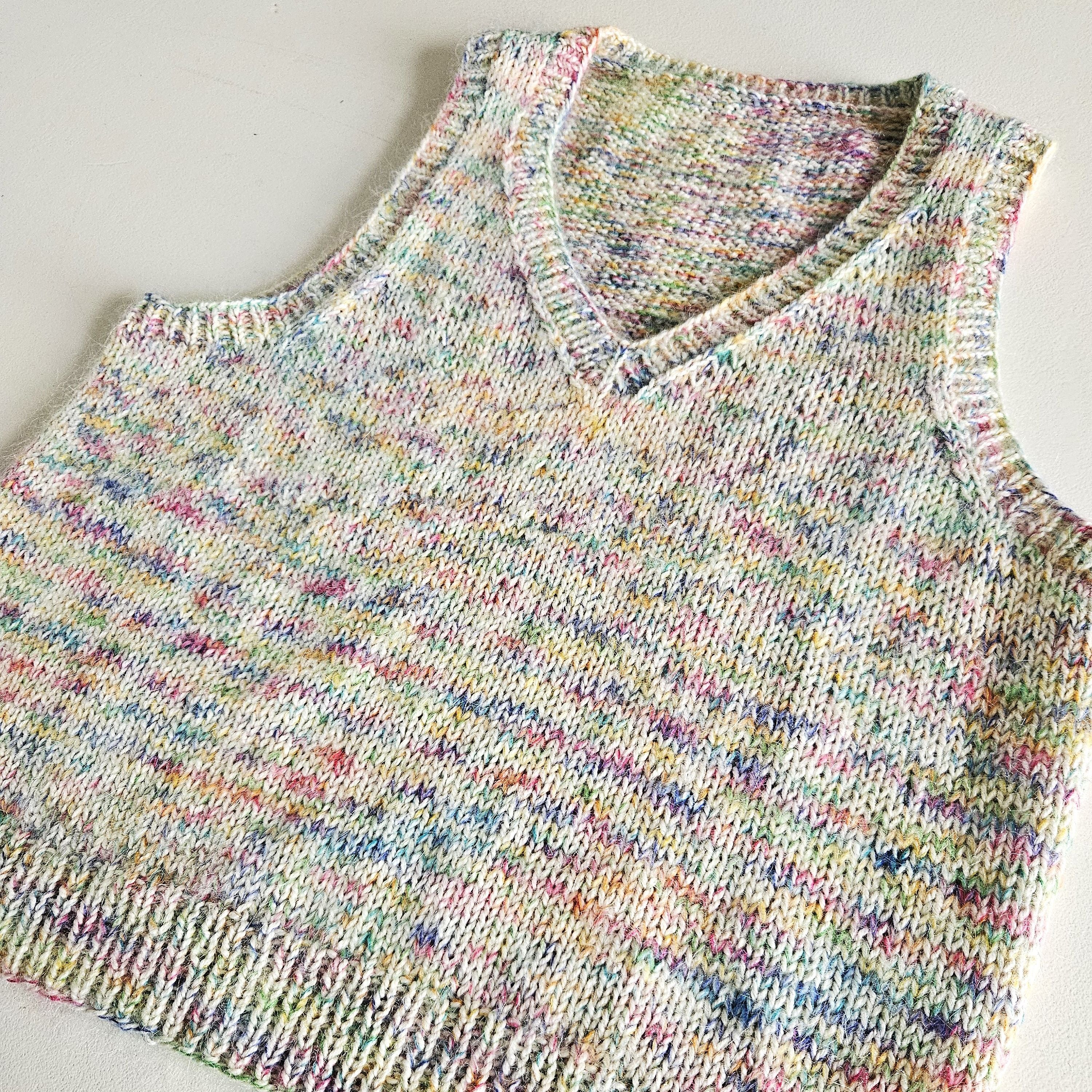 Betty Vibrant - Vest - Image 8