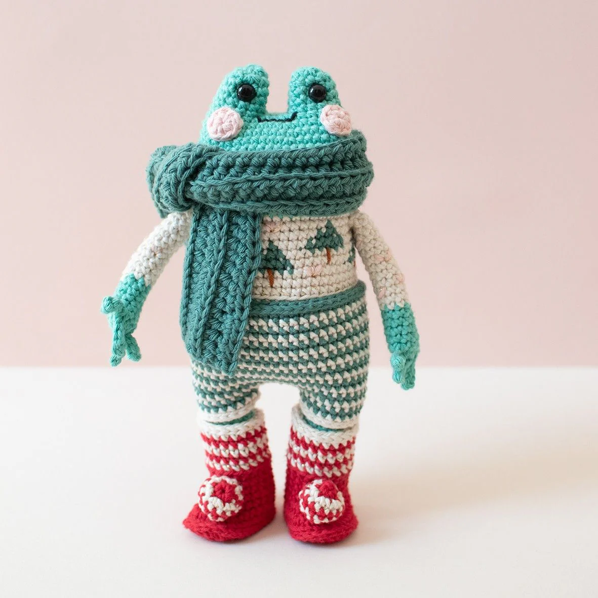 Oliver Frog - Crochet Kit - Image 2