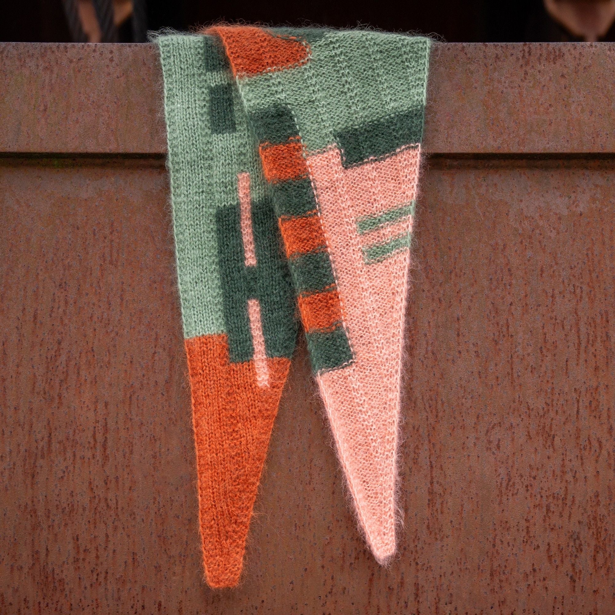 Rust & Rhythm - Bandana - Knit Kit - Image 3